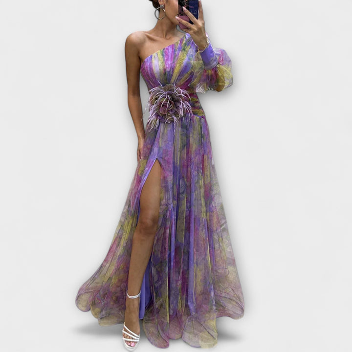 Ilona | Šaty s jedním rukávem a rozparkem z průhledné síťoviny