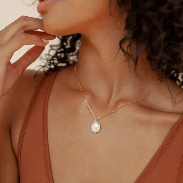 Meredith | Náhrdelník s přívěskem z perel